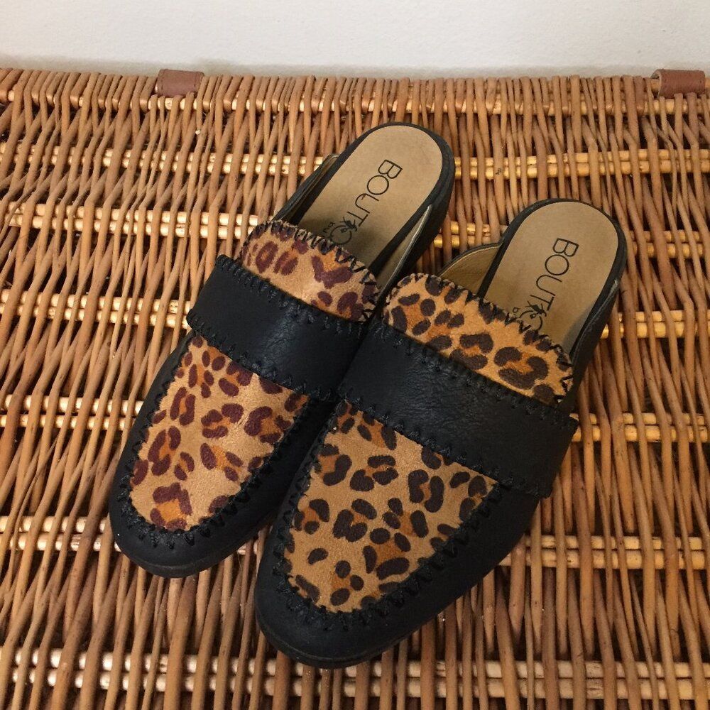 Leopard Print Slip On Loafer Clogs Size 6 | Mules